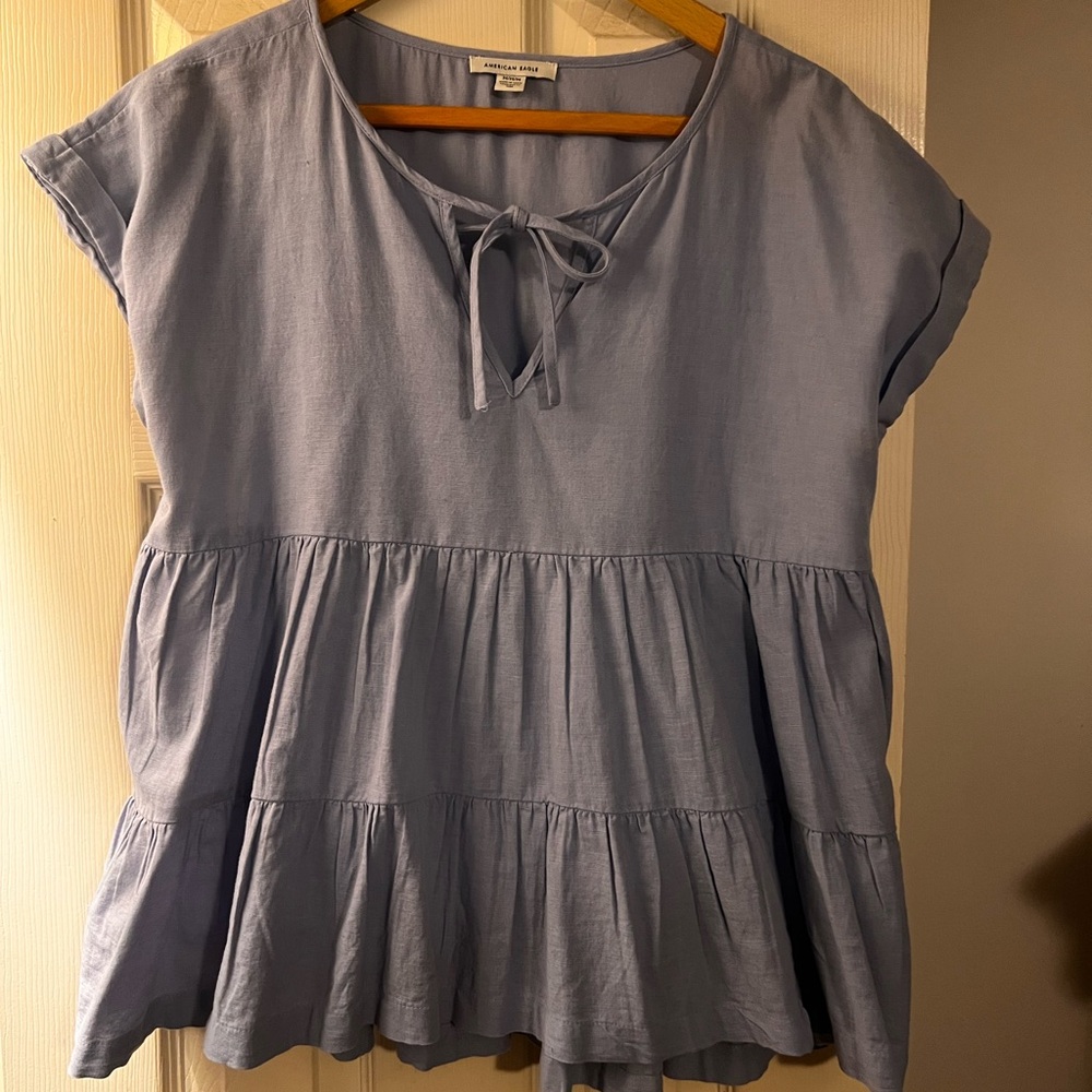 ✨SUPER CUTE✨ American Eagle greyish blue top with tie front